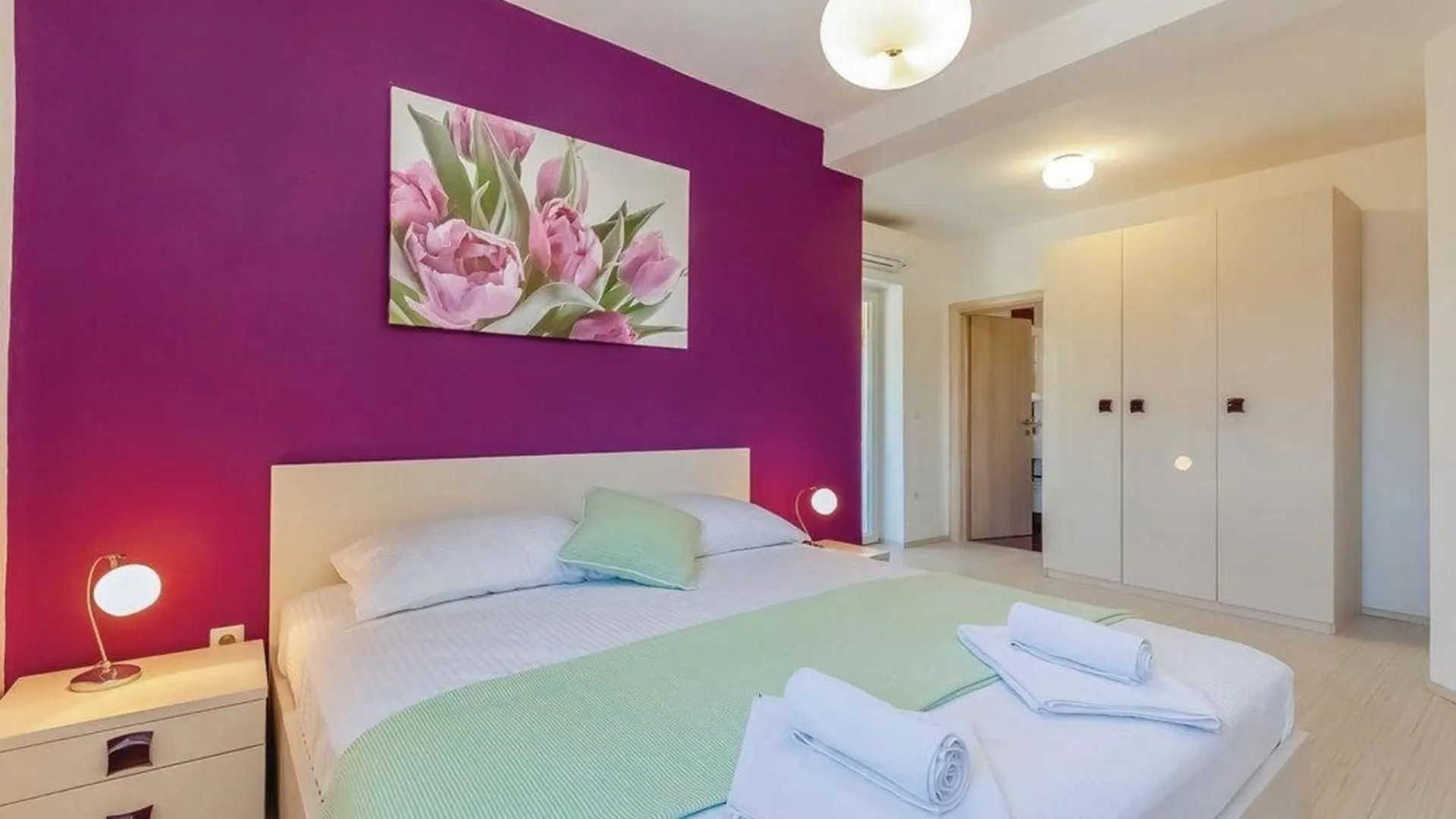 Holiday home Geraeumige, Topmoderne Ferienvilla Mit Eigenem Pool Rasopasno