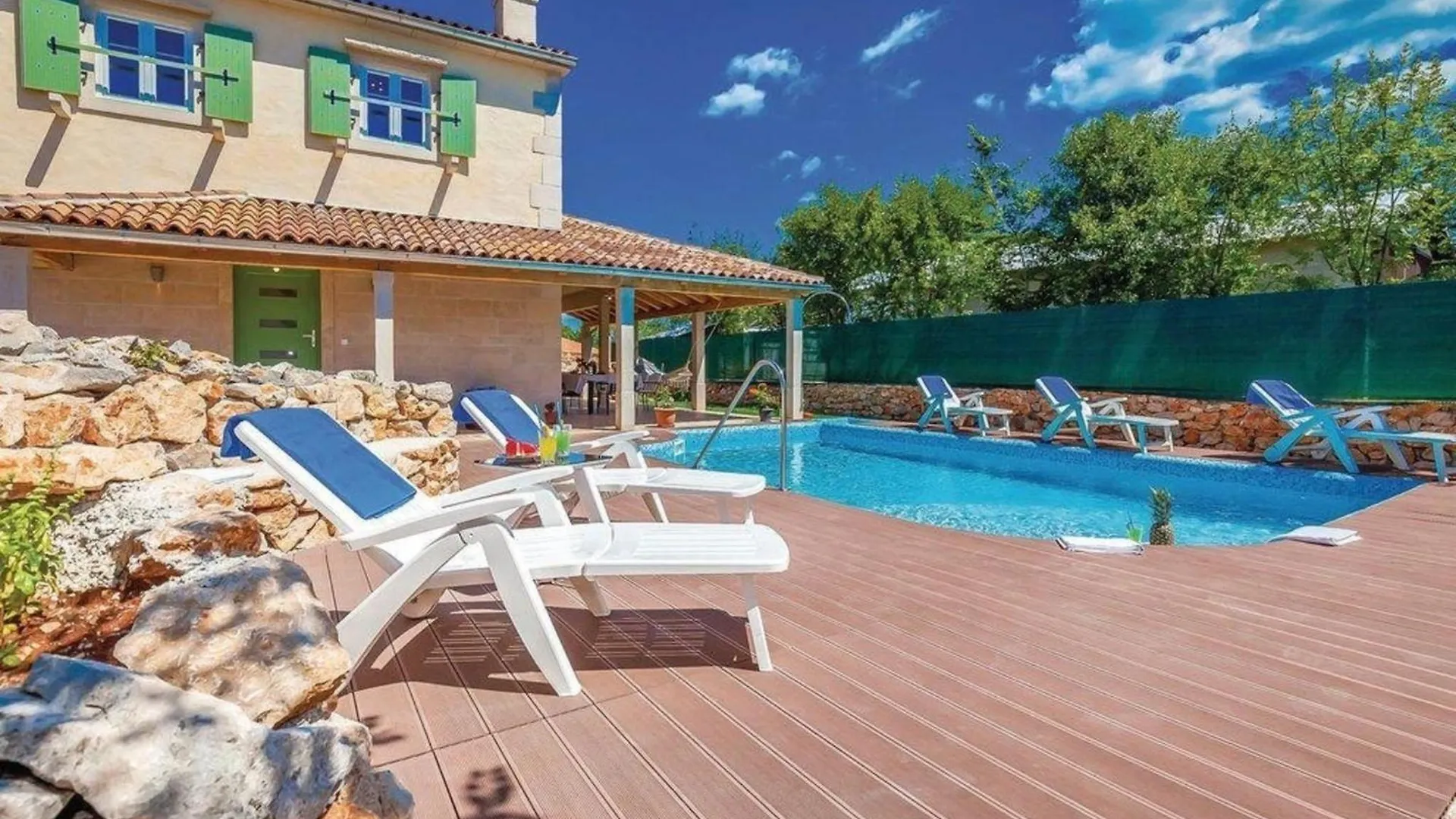 Geraeumige, Topmoderne Ferienvilla Mit Eigenem Pool Rasopasno
